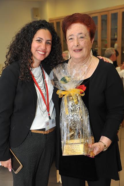 המורה חיה עם חגית פינטו, מנכ"לית אחוזת צהלה שארגנה את המפגש, התמונה באדיבות אחוזת צהלה